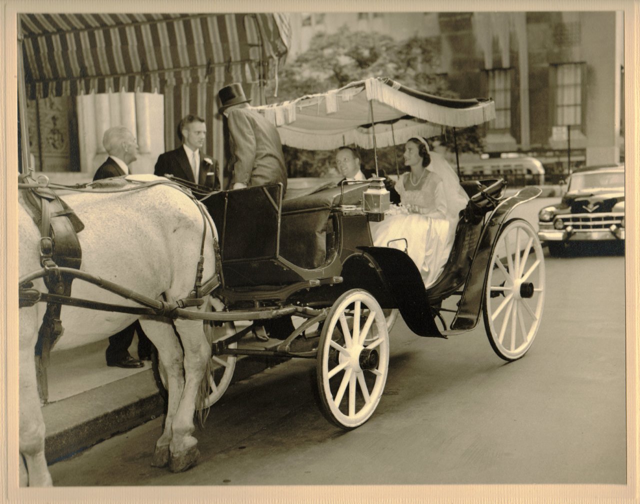 CarriagefromtheWeddingArrivingattheParklaneHotelinNewYorkCitysm.jpg